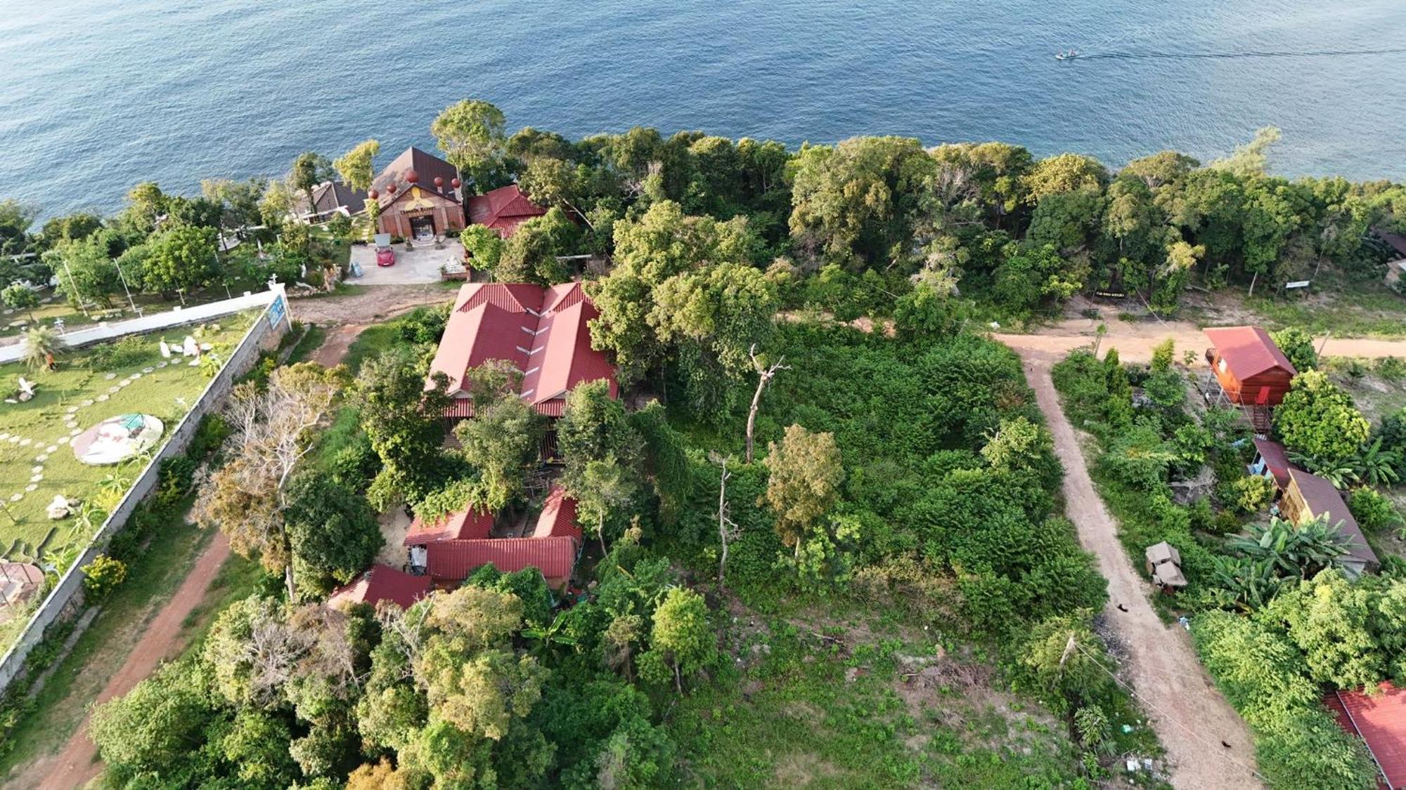 The Cliff Hostel, M'Pay Bay Koh Rong Sanloem Exterior photo